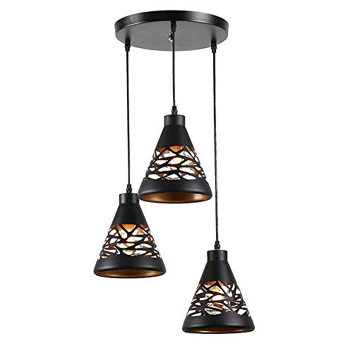 Lustre en fer forgé style campagnard pour corriger un éclairage de salon trop sombre