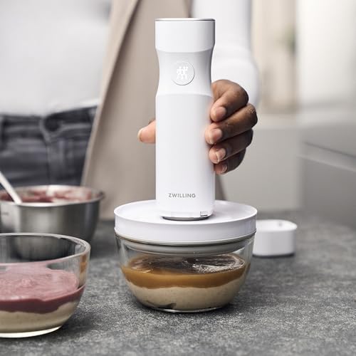 Image of ZWILLING Fresh & Save BOWLS 3-pc Glass Vacuum Bowl Set | Airtight Vacuum Bowls Keep Leftovers Fresher Longer. Freezer, Microwave & Dishwasher Safe.