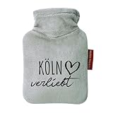 Pflegeleichter Bezug: Abnehmbarer Veloursbezug, ideal für die Köln Taschenwärmflasche, samtig-weich, aus 100 % Polyester und waschbar bei 30 °C.