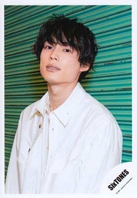 Amazon.co.jp: Six TONES 公式 生 写真（松村北斗）ST00484 : おもちゃ