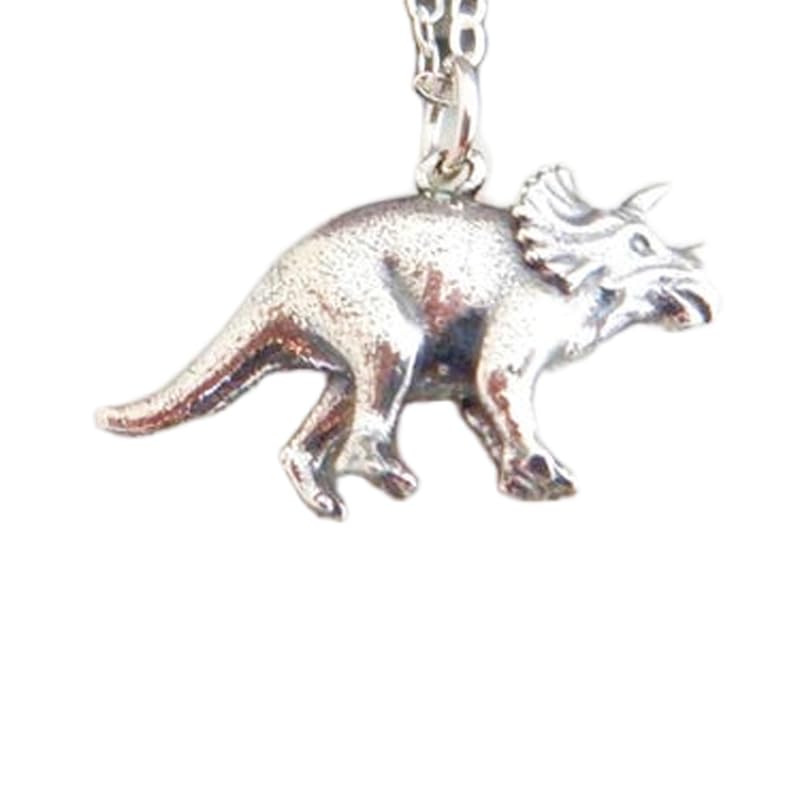 Collar de dinosaurio triceratops para lucir en museos de ciencia
