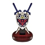 PRÁCTICO: Nuestro juego de espadas Hylian puede ser pequeño, pero es rico en detalles y de alta calidad. Un soporte de exhibición de madera y un letrero de enlace en el frente del soporte le dan una apariencia más impresionante.