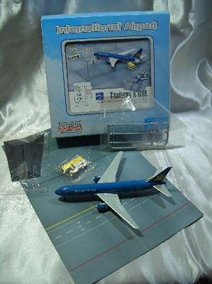 1/400  ベトナム航空　ボーイングＢ７６７－３００＆ターミナル　セット品 1/400 ベトナム航空 ボーイングB767－300＆ターミナル