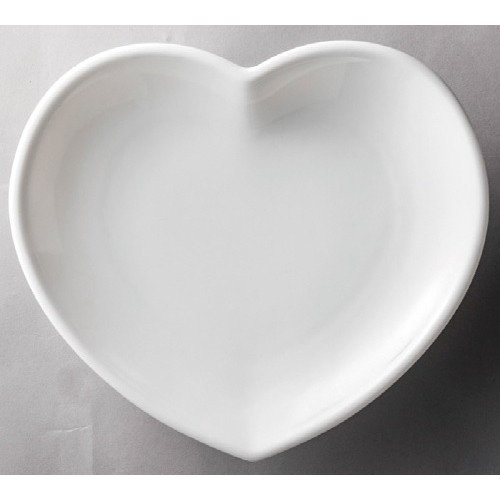 Amazon | 白磁ハート皿（中）[ 158 x 132 x 22mm ]【 洋食器