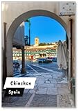 Imán para nevera, la plaza principal y el reloj en Chinchon. Madrid. España. Europa