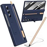 Supporto per S-Pen: la custodia Galaxy Fold7 è dotata di uno slot per penna che consente di riporre in modo sicuro e accedere rapidamente alla tua S Pen Fold7. Premi il pulsante superiore per espellere la penna e inseriscila semplicemente nel supporto quando la riponi