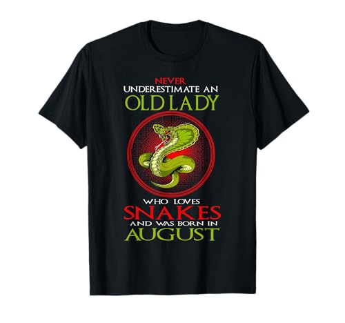 An Old Lady Who Loves Snakes Was Born In August Birthday Camiseta