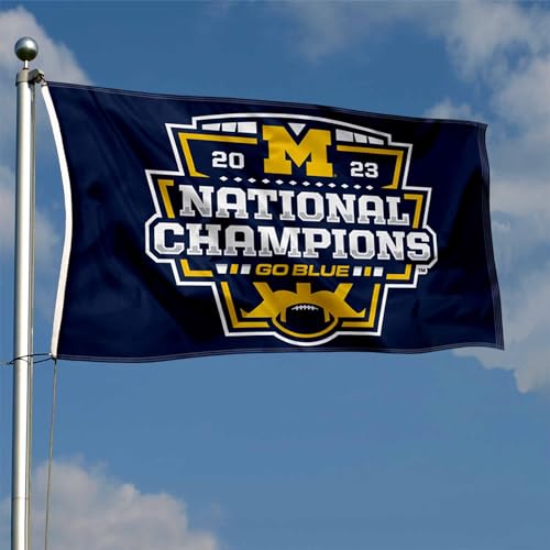 Bandeira dos Campeões Nacionais de Futebol Universitário 2023 da Universidade Wolverines do time Mic