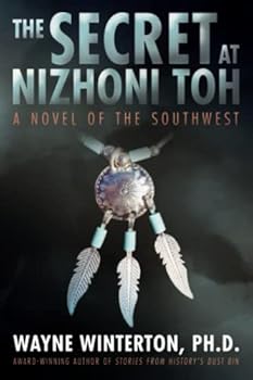 Paperback The Secret at Nizhoni Toh Book