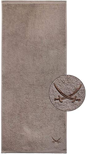 Sansibar Badetuch 90x180 cm – saugstarkes Strandtuch/Saunatuch aus Baumwolle – Oeko-TEX zertifizierter Frottee – Sylt-Design mit gesticktem Säbel-Logo – Taupe