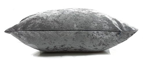 Coppia di grandi federe copricuscino a tinta unita...