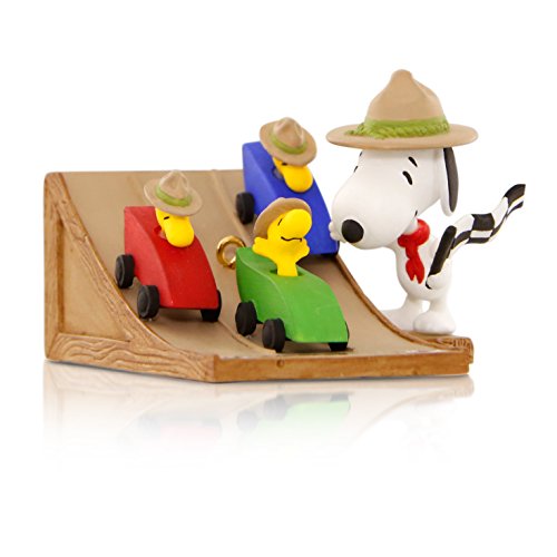 Hallmark Keepsake Ornament Peanuts The Race is On! Snoopy's Beagle Scouts Pinewood Derby with Woodstock