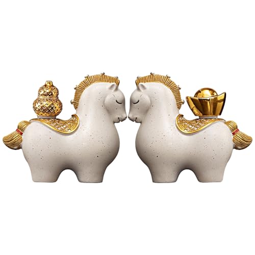 Figurines de cheval pour sublimer une bibliothèque ou un bureau terne