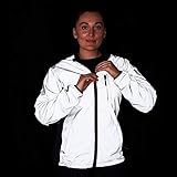 Leuchten Sie im Dunkeln! Die reflektierende Jacke von BTR besteht aus silbernem Reflektor-Material. Bei Tag ist die Jacke grau, aber bei Nacht leuchtet Sie, sobald Licht auf das silberne, reflektierende Material trifft