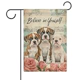 Dimensioni: Progettata nel popolare formato per bandiere da giardino da 12x18 pollici (30x45 cm), compatibile con la maggior parte dei supporti per bandiere da giardino; realizzata in materiale resistente che mantiene colori vivaci nel tempo. Asta portabandiera non inclusa.