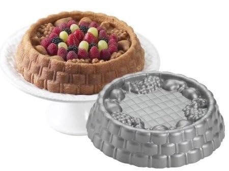 レア物‼️ ケーキ型　Marianne cake pan Amazon.com: Nordic Ware Fancy Marianne Pan: Bundt Pans: Home & Kitchen