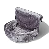 Die Wärme des Plüschbezuges und die Wärme der Heizung bieten deiner Katze einen perfekten Ruheort, So so hat sie einen warmen und gemütlichen Platz und gleichzeitig alles im Blick.