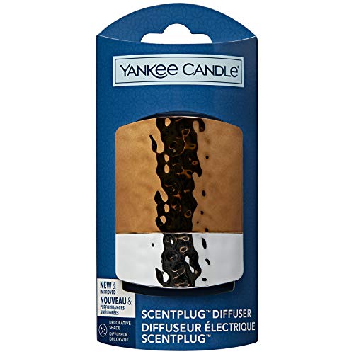 YANKEE CANDLE Diffuseur ScentPlug | Base de désodorisant à Brancher | Abat-Jour décoratif en cuivre martelé | Prise Britannique à 3 Broches