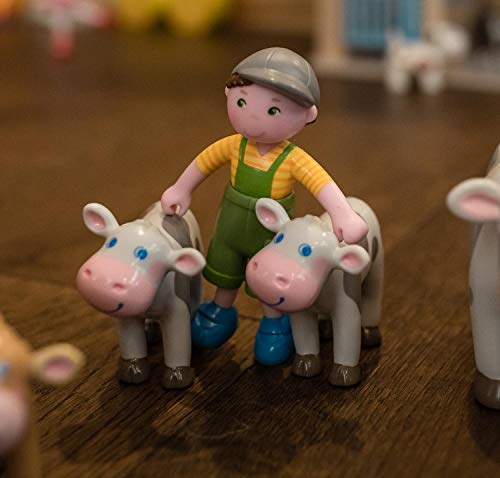 HABA Little Friends Kälbchen - Kuh-Spielfigur für Kinder ab 3 Jahren - Baby Bauernhoftiere für kreatives Rollenspiel - aus robustem Kunststoff - 1302985001