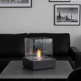 Der Kamin wird auf Standfüße aus Kunststoff gestellt, dadurch vermeiden Sie, dass die Öberfläche verkratzt wird. Sie können die Ethanol Feuerschale also auch auf Glastische oder andere empfindlichere Oberflächen stellen - der Kamin sollte trotz dessen noch vorsichtig abgestellt werden