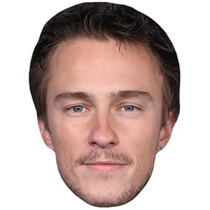 Drew Starkey (Stubble) Maske aus Karton