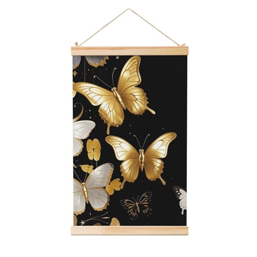 Cintre en bois et poster papillons dorés pour créer une ambiance nature et vintage dans votre chambre
