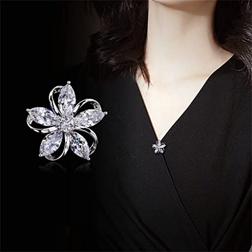 Facile à porter : petite broche pour ajuster un col trop large