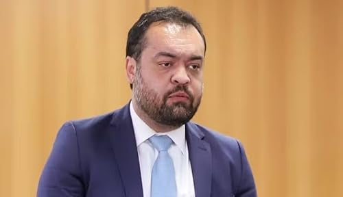 『MP investiga decreto de Castro que libera máquinas de apostas no RJ』のカバーアート