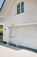 DRABEST - Home - Aluminium-Leiter - 3x9 Sprossen - Max. 4,54 m lang - Max. Arbeitshöhe 5,47 m - bis 150 kg - 3-teilig - Mehrzweck-, Steh-, Auszieh- Klappleiter - rutschfest - Verstellbar – Ansicht 3