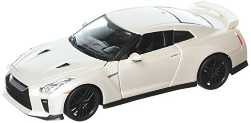 Bburago 1:24-2017 Nissan GT-R (White)