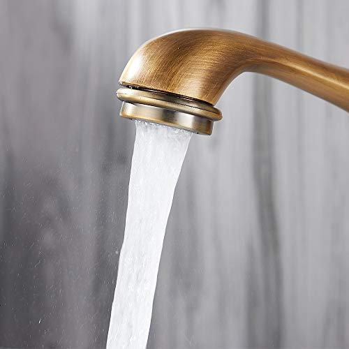 Mitigeur de lavabo traditionnel pour une décoration intérieure authentique et chaleureuse