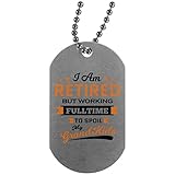 MILITÄRISCH INSPIRIERTE KETTE - Diese Hundemarke besteht aus Aluminium mit Hochglanzoberfläche. Dazu gehört eine mit silbernen Perlen versehene ca. 76 cm lange Kette. Das Design umfasst Dekore mit Farbstoffsublimationstechnik auf der Vorderseite und puren einfachen Hintergrund auf der Rückseite.