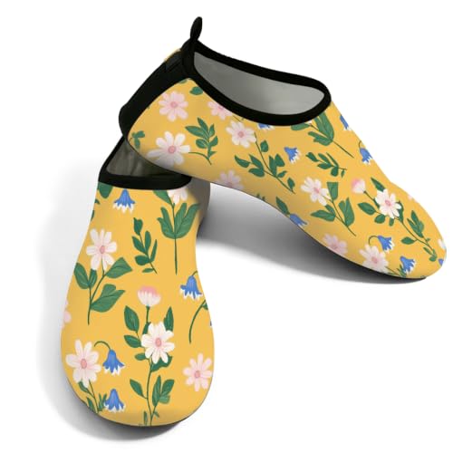 Zapatos acuáticos de margaritas amarillas perfectos para tus días de surf y piscina