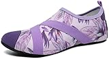 Das elastische Banddesign kann die Wasserschuhe zusätzlich festziehen lassen und nicht nach Belieben abfallen.