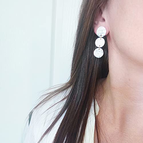 Boucles d'oreilles rondes marbre pour look de bureau