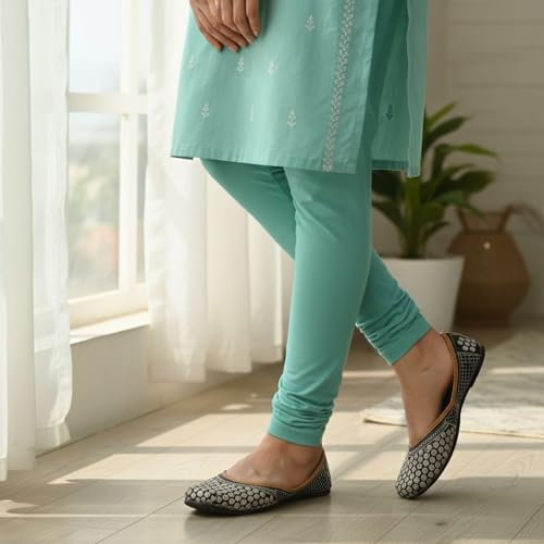 Image of DFR Women Embroidered Mojari Juttis