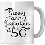 Cadeau de 50e anniversaire pour femme : il ne s'agit pas d'une tasse blanche ordinaire. Cette tasse a été sublimée avec des matériaux de la plus haute qualité, soin et amour et ne s'estompent pas et ne montrent pas les signes de vieillissement au fil du temps. Le motif est sur les deux côtés de la tasse de sorte qu'il est visible que vous buviez avec votre main droite ou gauche. Passe au lave-vaisselle