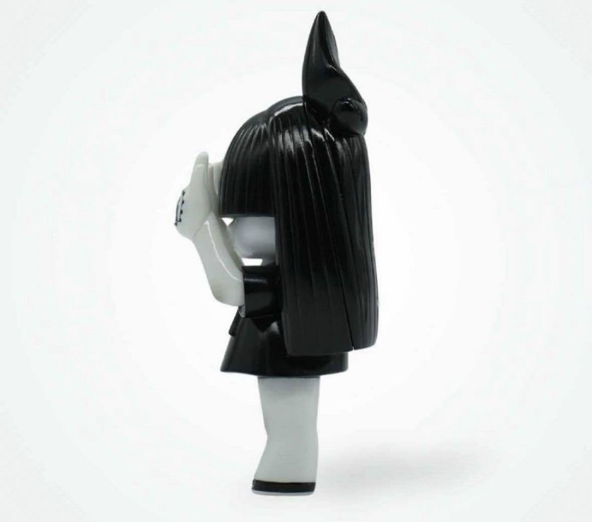 にぎるちゃん ソフビ スニダンカラー Amazon.co.jp: GRAPEBRAIN × SNKRDUNK別注 手の目少女 にぎる