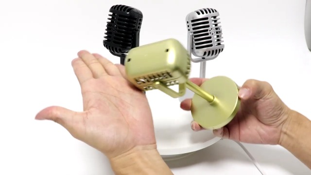 Nep Vintage microfoon prop met standaard, lichtgewicht draagbare ABS Retro Mic, klassieke retro stijl antieke prop Mic decor voor partij decoratie kostuum rollenspel & spel nacht