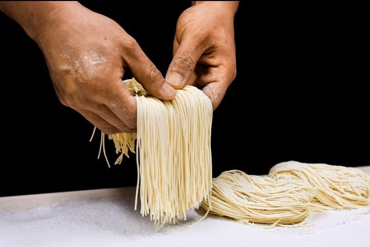 Ichiran Hakata proste makaron Kamadare, 2 posiłki w zestawie, zupa ramen premium tonkotsu ze specjalnym sekretnym czerwonym sosem Ichiran w proszku – 2 posiłki