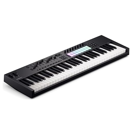 Novation Launchkey 61 [MK4]: Controlador de teclado MIDI, 61 teclas, semicontrapesado,USB, integración DAW. Modos Chord/Scale,8 pads de percusión,arpegiador y paquete software de producción musical
