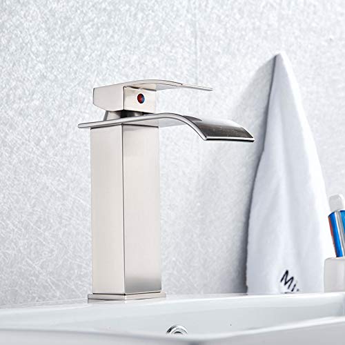 Robinet cascade nickel pour vasque de salle de bain au design carré épuré