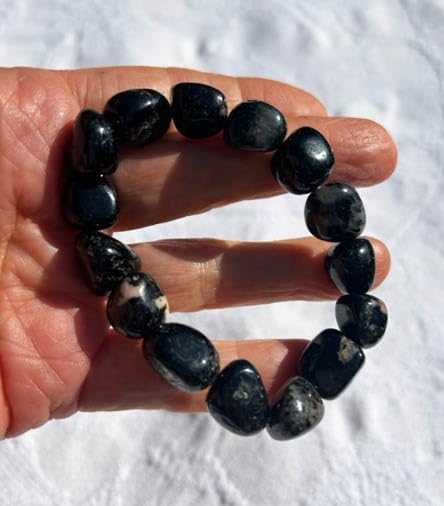 Miniatura 2 de Pulsera elástica con piedras pulidas de turmalina negra 8 pulgadas de largo que se ajusta cómodamente a una muñeca de 5.5 a 7 pulgadas, Piedra,