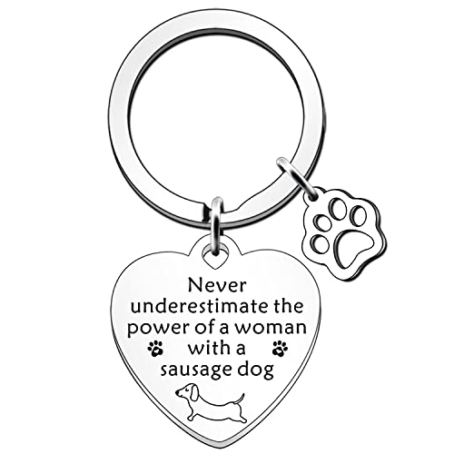 SDOFY Regalos de perro salchicha para mujeres Dachshund Regalos para amantes de Dachshund Regalos para nunca subestimar el poder de una mujer con un llavero de perro salchicha, Silver, Talla única Cover