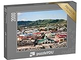 puzzleYOU: Puzzle 2000 Teile „Eine Bunte Einkaufsmeile am Hafen auf St. Kitts in der Karibik“ – aus der Puzzle-Kollektion Karibik