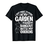 ¿Te gustan los pollos y la jardinería de plantas? ¿Eres un agricultor de pollos? Este divertido diseño de propietario de pollo con el lema I Just Want To Work In My Garden And Hangout With My Chickens, es perfecto para agricultores de pollo y jardine...