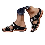 Design élégant : mules tendance avec talon compensé et semelle à plateforme. Parfait pour les femmes qui recherchent des chaussures d'été tendance et confortables.