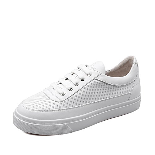 Chaussures blanches solides contre la fatigue des pieds, le choix idéal pour étudier et marcher