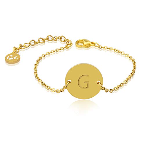 GD GOOD.designs EST. 2015 Pulsera de señora con Letras en Oro, Redondo bañado en Oro de 18 Quilates, Colgante Inicial con Grabado en Relieve (Letra G)