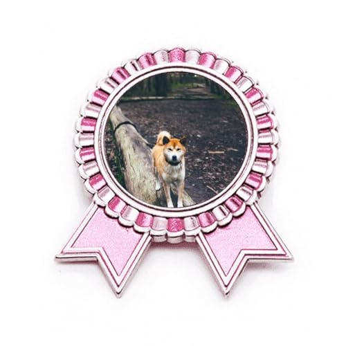 Broche rose avec chien japonais en métal taille M pour accessoiriser une veste